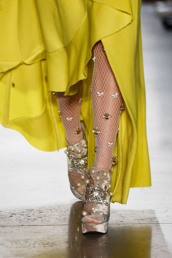 Кружево, горошек и яркие оттенки: модные колготки на осень 2019 Кружево, горошек и яркие оттенки: модные колготки на осень 2019 мода,мода и красота,модные образы,модные тенденции,одежда и аксессуары