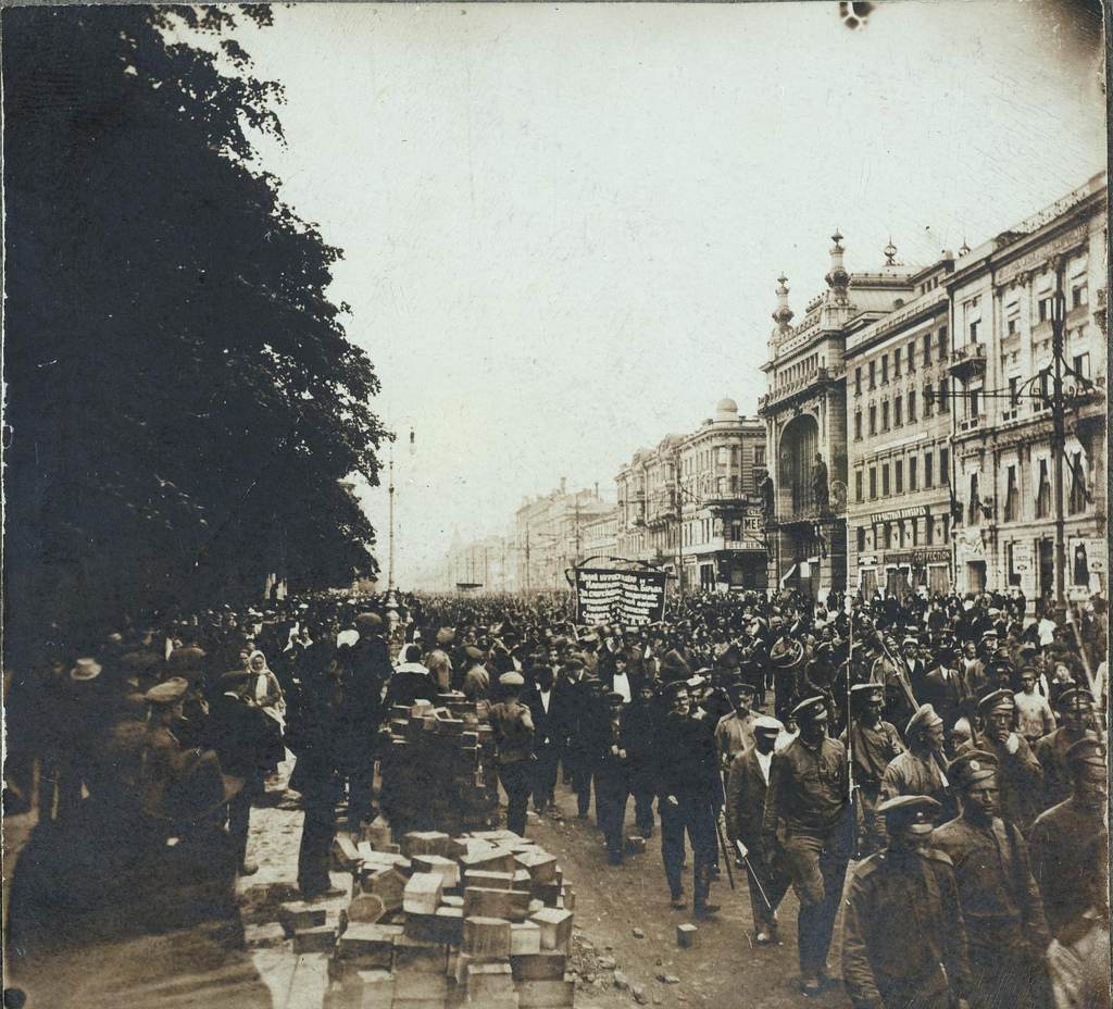 Подборка фото о бурлящей России: как это было в 1917 Война и мир