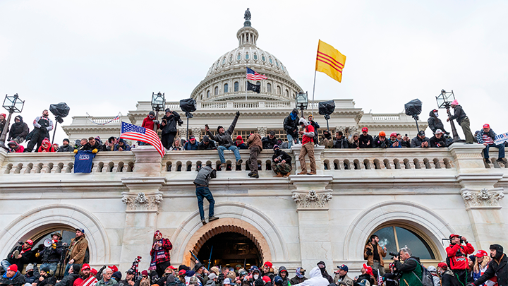ОН ДОЛЖЕН УМЕРЕТЬ В ТЮРЬМЕ: ТРИ ПОВОДА ДЛЯ ОХОТЫ НА ТРАМПА геополитика