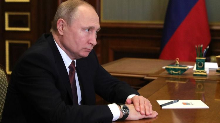 Путин утвердил список банков, с акциями которых нельзя проводить сделки без спецразрешения Экономика