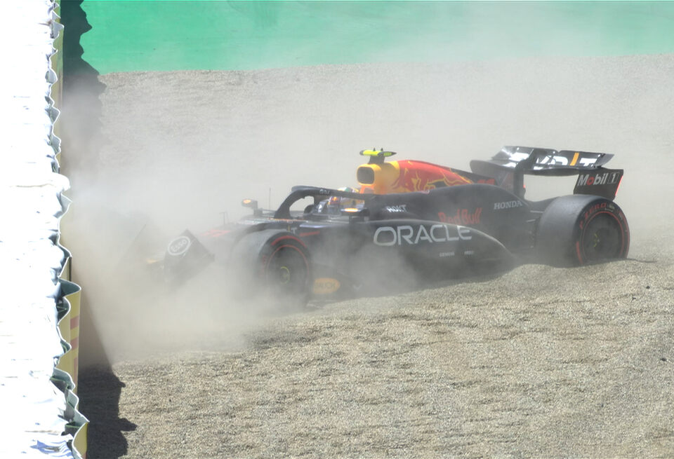 Аварии Алонсо и Переса в третьей тренировке Ф1 в Имоле. Видео