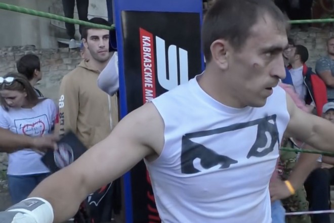 ММА-боец против сушиста: повар пробует себя в самодельном ринге