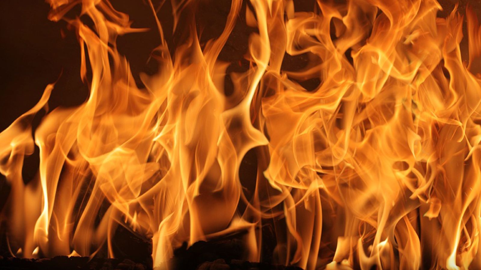 Двое детей и один взрослый погибли в горящем доме под Красноярском