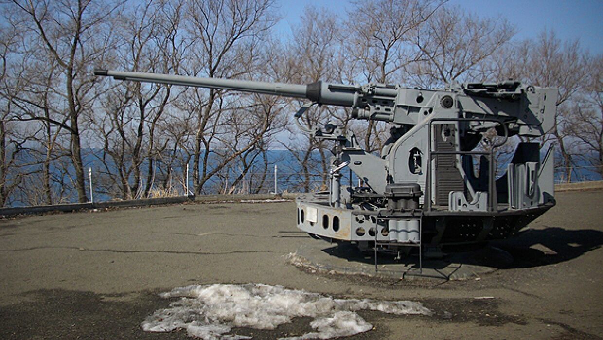 Форты Владивостокской крепости, увенчанные орудиями, тянутся на 100 км