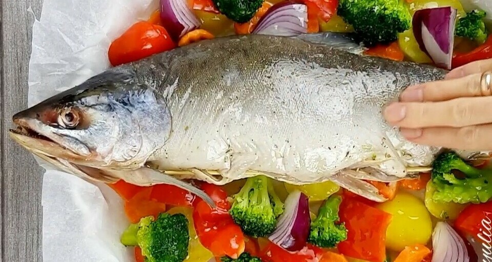 Рыба горбуша с овощами