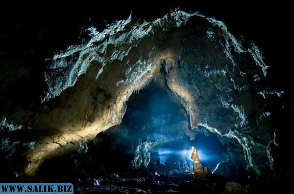 Галерея в пещере Фанате в горах Апусени, уезд Бихор, Румыния. (Image: Cristian Tecu via Dreamstime)