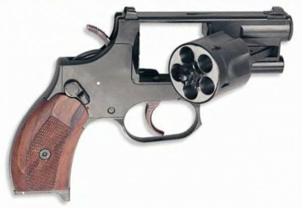 Бесшумный револьвер ОЦ-38 с откинутым вправо барабаном