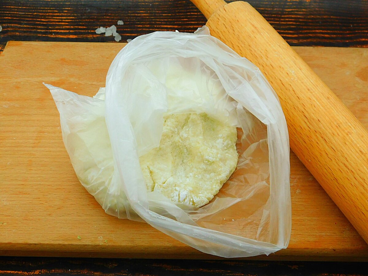 Картофельное тесто в целлофановом пакете