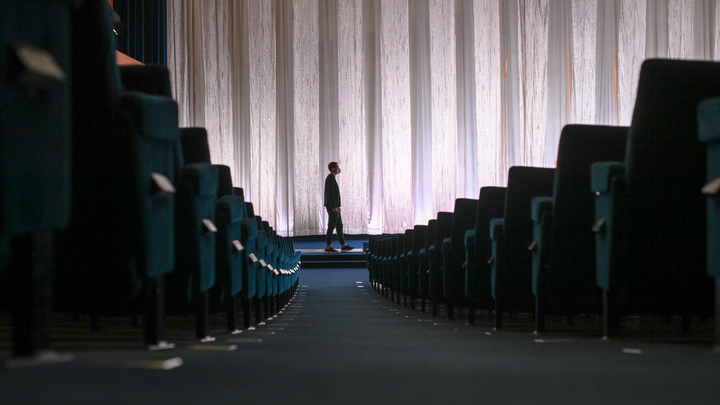 КИНОПОДСТАВА ДЛЯ ДВУХ ПРЕЗИДЕНТОВ: ПОД МОСКОВСКИЙ КИНОФЕСТИВАЛЬ ПОДЛОЖИЛИ ИДЕОЛОГИЧЕСКУЮ БОМБУ