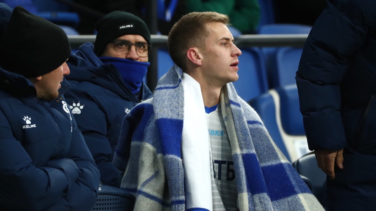 Полузащитник Фомин покинул расположение российской сборной из-за боли в спине