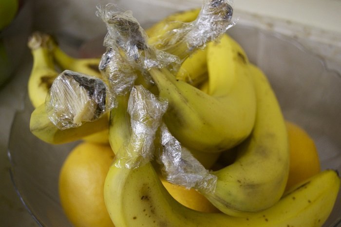  Сохраняйте свежесть бананов Лайфхак, гениально, идея, пленка, совет, хитрости
