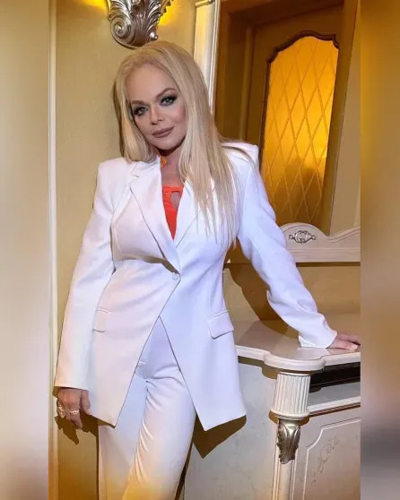 Лариса Долина призналась в любви к люксовому бренду Schiaparelli на фоне проблем с деньгами Долина, рублей, жильё, Schiaparelli, люблю, потому, Лурье, квартиры, платье, денег, Долину, сумки, этого, призналась, массово, 10–12, отменялись, гонорары, упали, Лариса