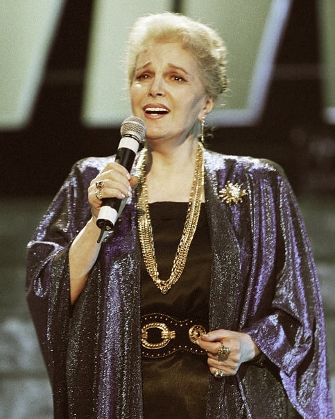 Младшая сестра Элины Быстрицкой пытается завладеть всем имуществом еще при жизни народной артистки Младшая сестра Элины Быстрицкой пытается завладеть всем имуществом еще при жизни народной артистки