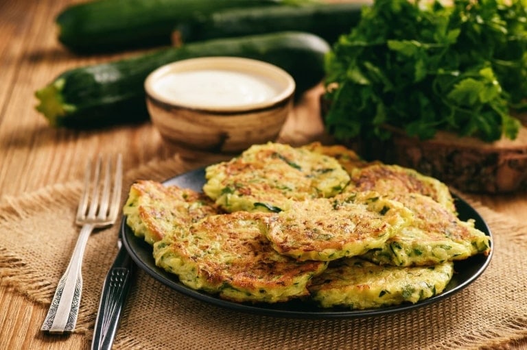 10 рецептов самых вкусных оладьев из кабачков 10 рецептов самых вкусных оладьев из кабачков