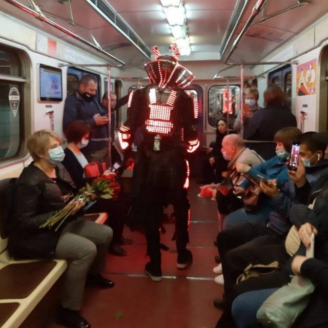 Самые странные пассажиры подземки смешные картинки,фото-приколы,юмор