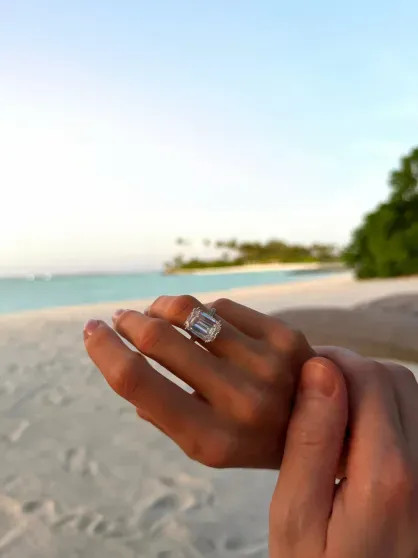 Алсу снялась в образе невесты, и в сети решили, что таким образом она высмеяла Анастасию Решетову Решетовой, певицы, Решетова, новый, Анастасии, Анастасией, кольцом, сказала, спровоцировала, клеймо, любовницы, Абрамова, пользу, тайных, отношений, нашлось, сплетни, много, доказательств, подтверждала