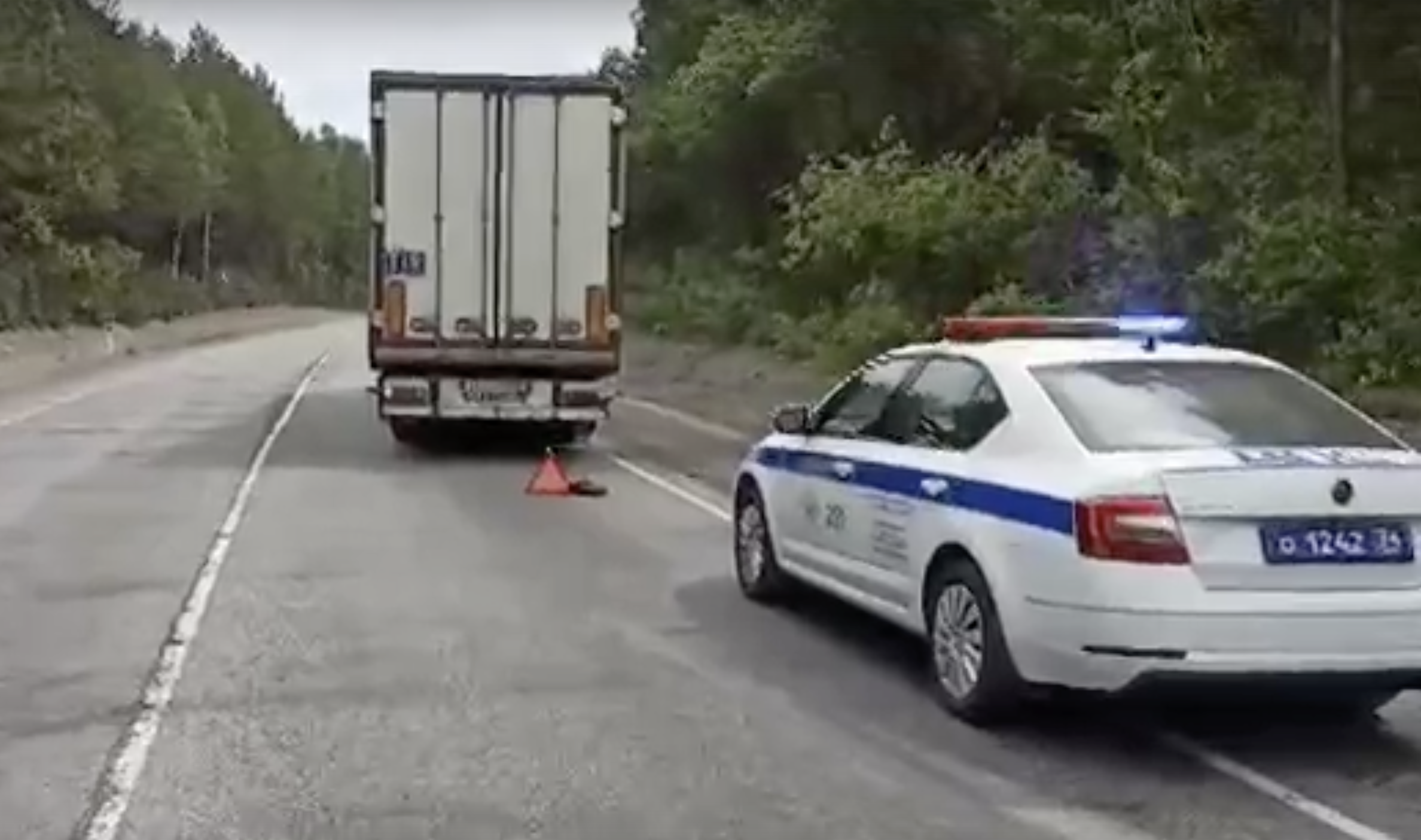 В Челябинской области фура заблокировала полосу на опасном участке трассы М-5