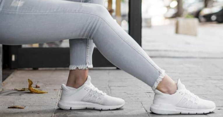 Как быстро очистить белую подошву кроссовок