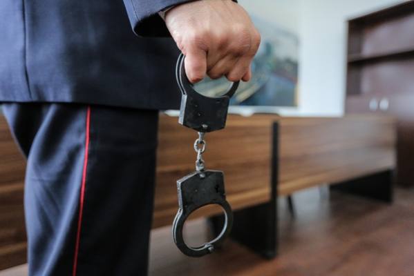 Тайник в Южно-Сахалинске: двух наркокурьеров из Республики Бурятии взяли под стражу