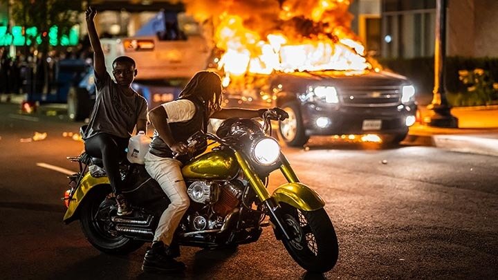    Очевидцы в Нджамене сообщают о бое за президентский дворец, с обеих сторон есть погибшие и раненые. Фото: bgrocker/Shutterstock