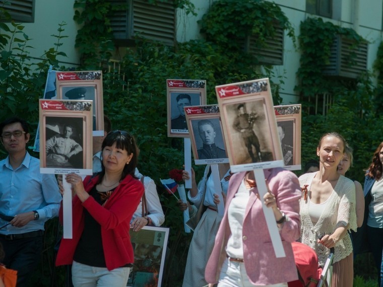 Землетрясение в никарагуа в 1972. Жители сша. Таншаньское землетрясение 1976. Массовое скопление людей. Массовое захоронение детей в канаде.
