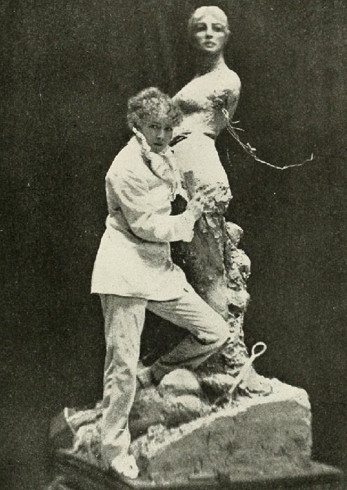 Неизвестные таланты Сары Бернар: Как эпатажная актриса ваяла чувственные скульптуры и писала книги 