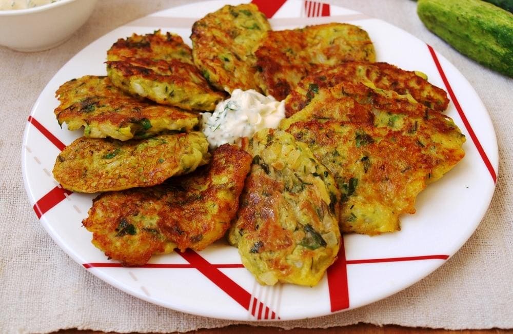 10 рецептов самых вкусных оладьев из кабачков 10 рецептов самых вкусных оладьев из кабачков
