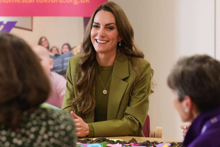 Из принцессы в королеву: лучшие выходы Кейт Миддлтон в 2025 году принцесса, образ, Уэльская, также, платье, честь, надела, принцессе, принц, ордена, принцессы, выбрала, серьги, дополнила, Миддлтон, шляпка, оттенка, время, Уильям, Rossi