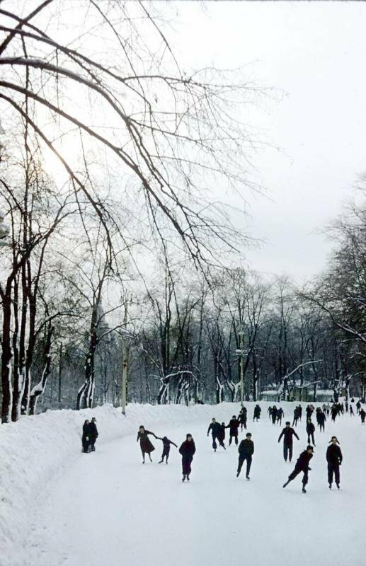 Фотографии зимней Москвы разных лет бульвар, вторая, половина, переулок, площадь, конец, годовЧистопрудный, 1940х, набережная, Националя, пруду, Новодевичьем, годовХоккей, заставы, Тверской, гостиницы, годГазетный, проспект, годЛенинградский, Сухаревский