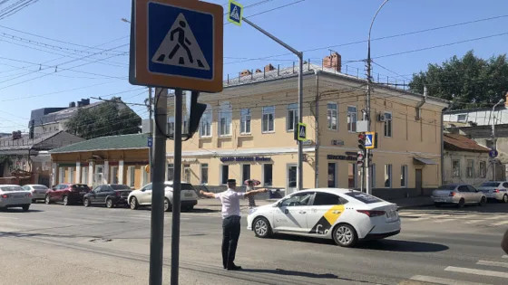 В ГАИ разъяснили, как по правилам надо перестраиваться на перекрестке