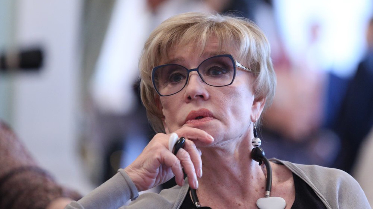 Алентова вернулась к работе на сцене после смерти Меньшова