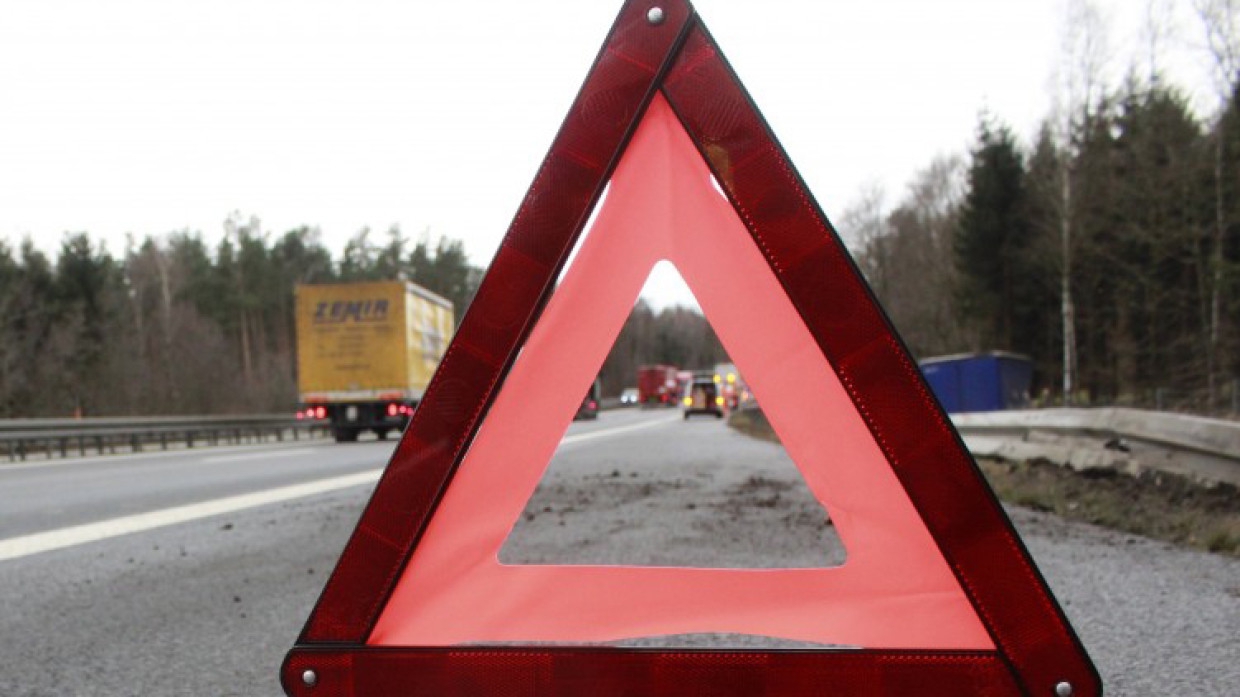 Женщина и ребенок пострадали в ДТП с грузовиком на КАД