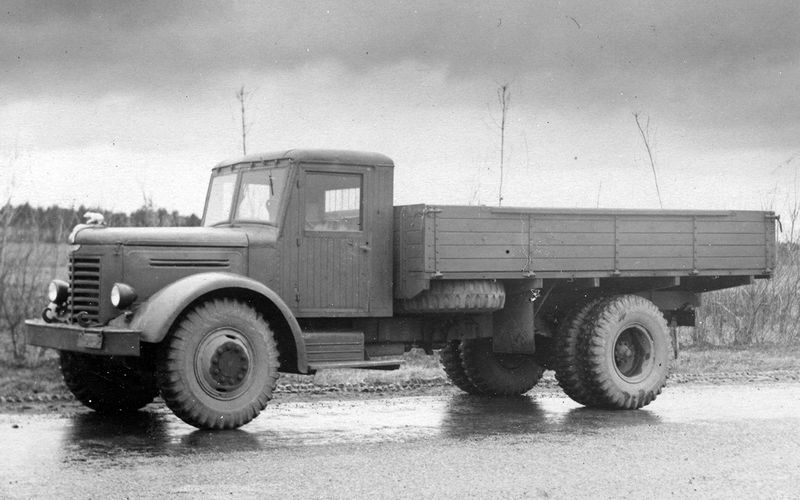 Мотор V12 с автоматом — были и такие грузовики в СССР! делали, более, тысяч, в Москве, грузоподъемностью, собрали, модификаций, строили, почти, машин, грузовики, конечно, объемом, начали, производство, изготовили, ГАЗ51, машины, массовыми, сделали