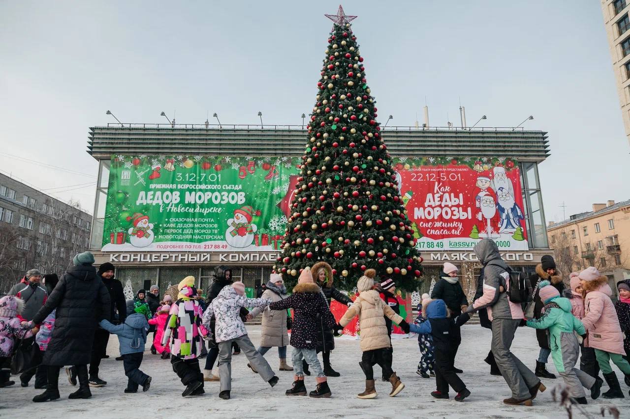 В Новосибирске открыли Приёмную Первого Всероссийского съезда Дедов Морозов