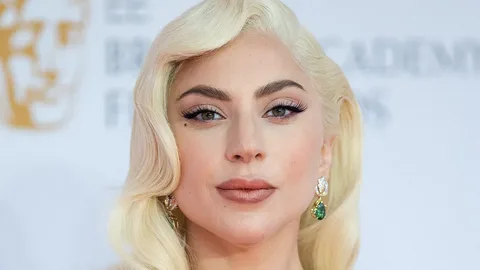 К сорокалетию Леди Гаги (Lady Gaga) 40 лучших хитов - заключение выхода, популярности, популярности , Chromatica, MAYHEM , Fame , Monster  , ARTPOP , 5282011  05 , Glory”Альбом,  “The, 9072013  06 , ПРОДОЛЖЕНИЕ,  “Applause”Альбом, 10172009  07 , Monster,  “Paparazzi”Альбом, 4032010  08 , Monster , BeyoncéАльбом