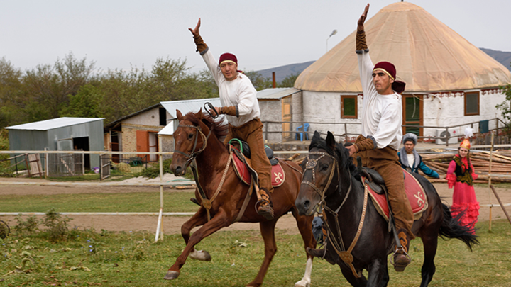 "ЧЕМОДАН. ВОКЗАЛ. СТЕПЬ": СОЗДАНИЕ НОВОЙ НАЦИИ В КАЗАХСТАНЕ
