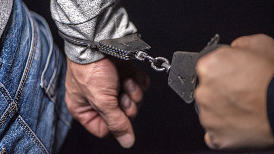 Охранника из Севастополя арестовали на 14 суток за прилюдный секс с посетительницей бара
