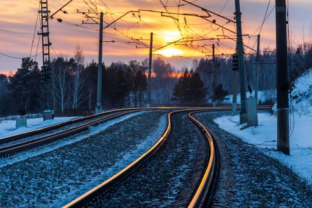 На пути в Крым и из него задерживаются 16 поездов