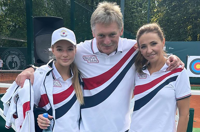 Татьяна Навка и Дмитрий Песков с дочерью Лизой приняли участие в благотворительном теннисном турнире