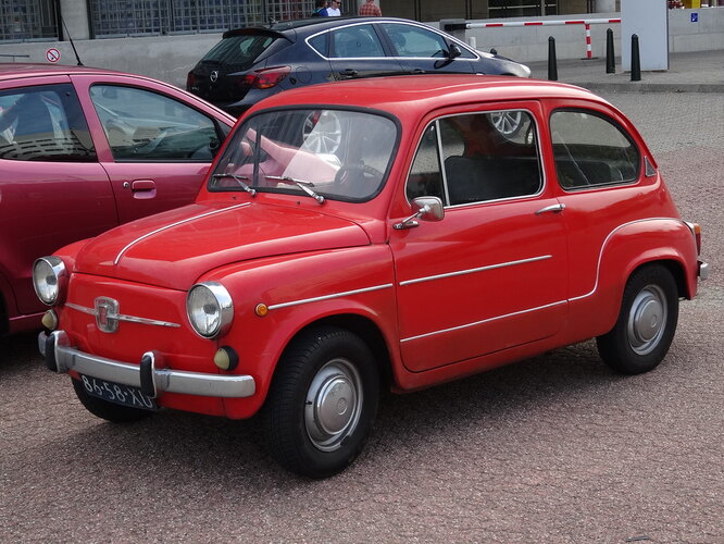красный Fiat-600, фото