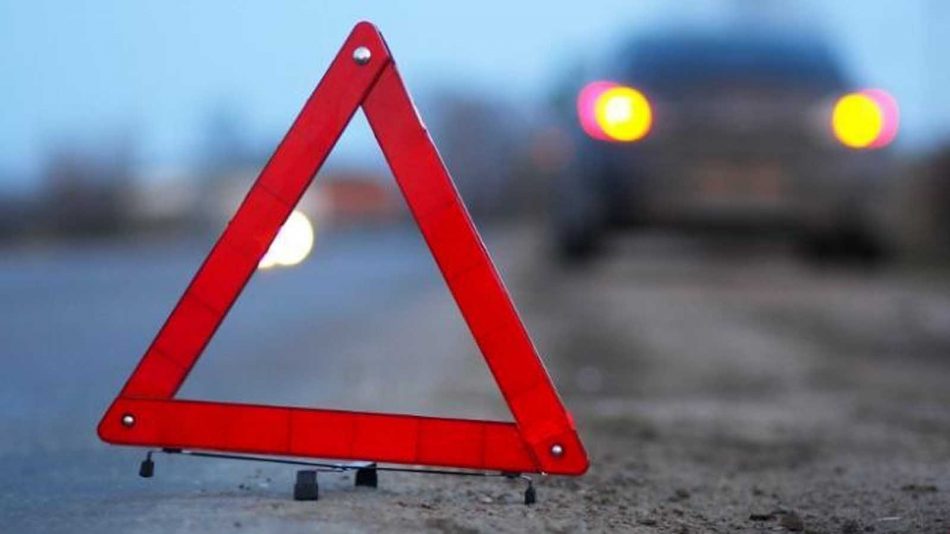 «Приора» влетела в забор на улице Фабрициуса: обзор ДТП в СЗАО