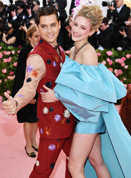 Лили Рейнхарт рассказала о депрессии после расставания с Коулом Спроусом Лили Рейнхарт рассказала о депрессии после расставания с Коулом Спроусом Звезды,Звездные пары