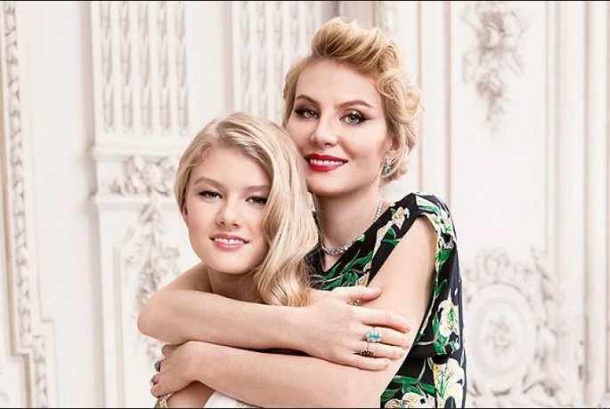 «Просто аристократки»: дочь Ренаты Литвиновой унаследовала особую красоту матери «Просто аристократки»: дочь Ренаты Литвиновой унаследовала особую красоту матери