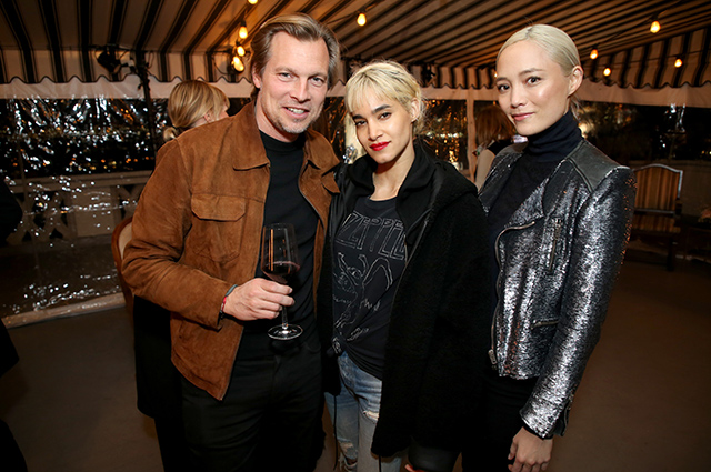 Пэрис Хилтон, Шейлин Вудли, Эшли Грин и другие на вечеринке в Лос-Анджелесе Пэрис Хилтон, Шейлин Вудли, Эшли Грин и другие на вечеринке в Лос-Анджелесе хроника