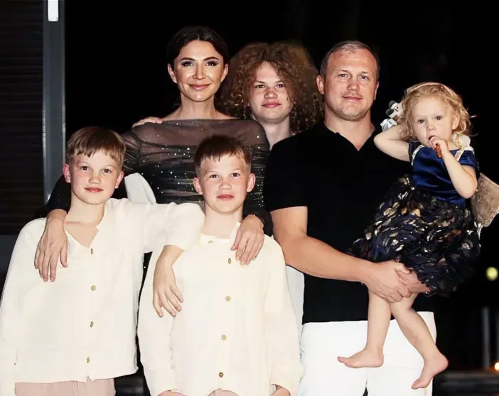 У отбывающей тюремный срок Елены Блиновской нашли крупный налоговый долг Блиновская, рублей, Елена, Елены, Блиновской, колонии, средств, Собчак, Блиновскую, которого, России, наказание, также, крупнейших, блогеров, отбывает, блогерши, двойникЕлена, Стало, заработавших