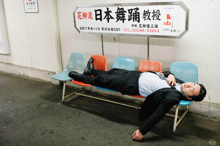 Удобно устроился. Фото: Lee Chapman. Удобно устроился. Фото: Lee Chapman.