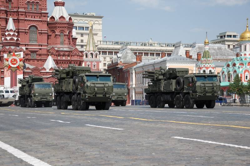 Транспортно-боевая машина для ЗРПК «Панцирь-СМ»: большой боекомплект и новые возможности оружие