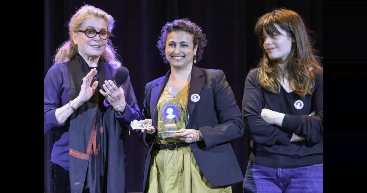 Катрин Денёв вышла в свет вместе с внучкой