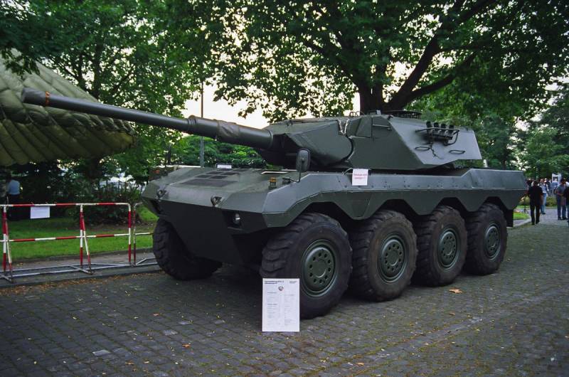 Radkampfwagen 90. Немецкий взгляд на колёсные танки Radkampfwagen 90. Немецкий взгляд на колёсные танки оружие