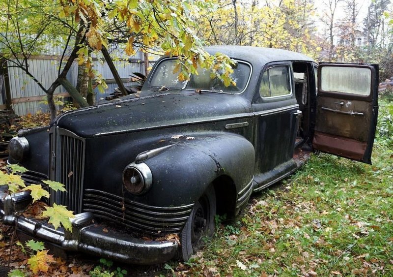 ЗиС-110, простоявший около 60 лет под открытым небом в Крыму